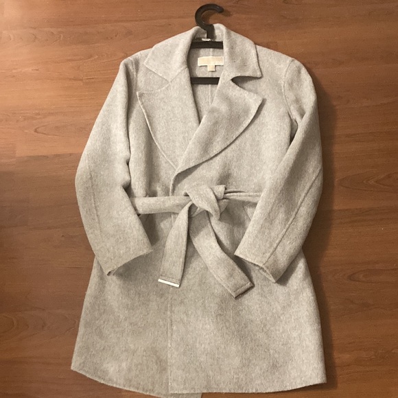 Soft grey coat Michael Kors with belt. - Picture 2 of 2